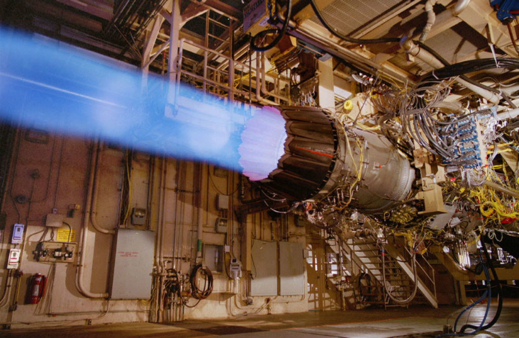 Savunma sanayi ve makine projelerinde mühendislik, imalat, lojistik ve teknik süreçleri entegre yöneten stratejik çözümler.
